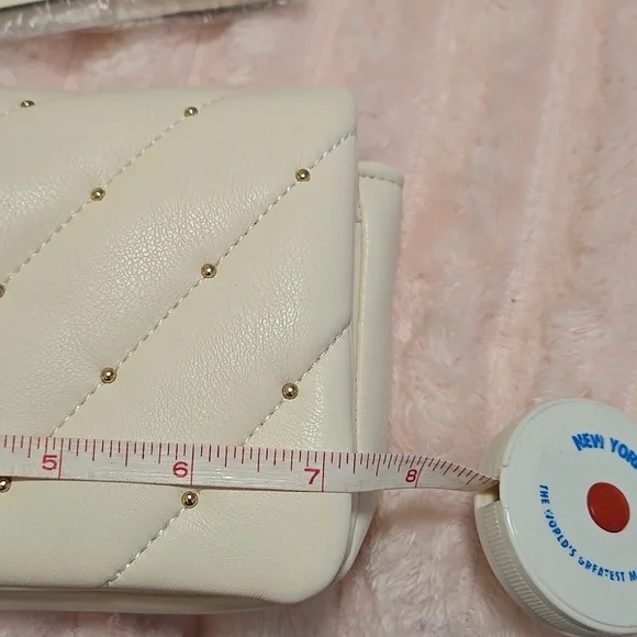 Victoria's Secret Quilted Cream Wrislet Gold Accents With VS Shopping Bag NWT - Picture 10 of 11